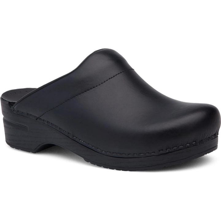 Front angled view of Men&