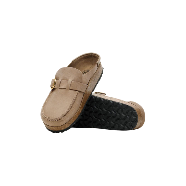 Top and Sole of Birkenstock Women's Buckley Oiled Leather Clog in Tobacco Brown