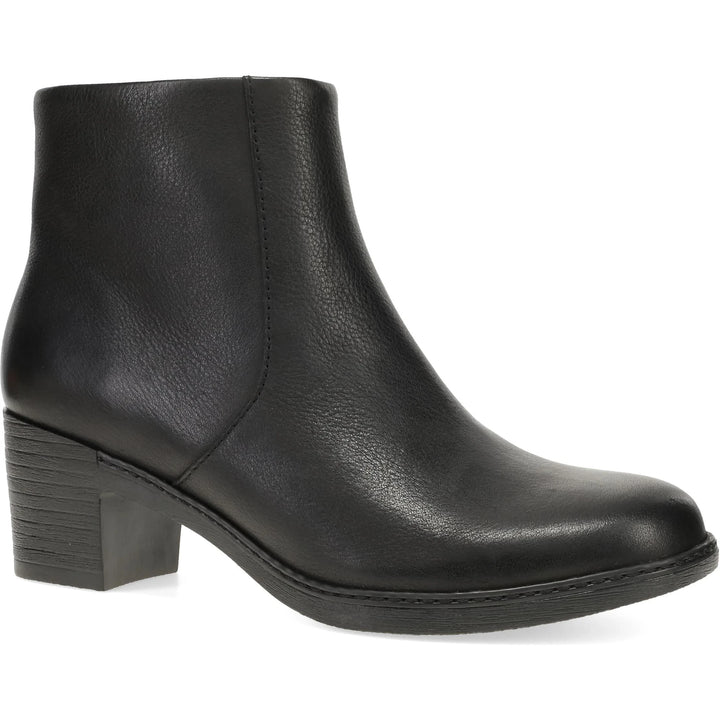 Front angled view of Women&