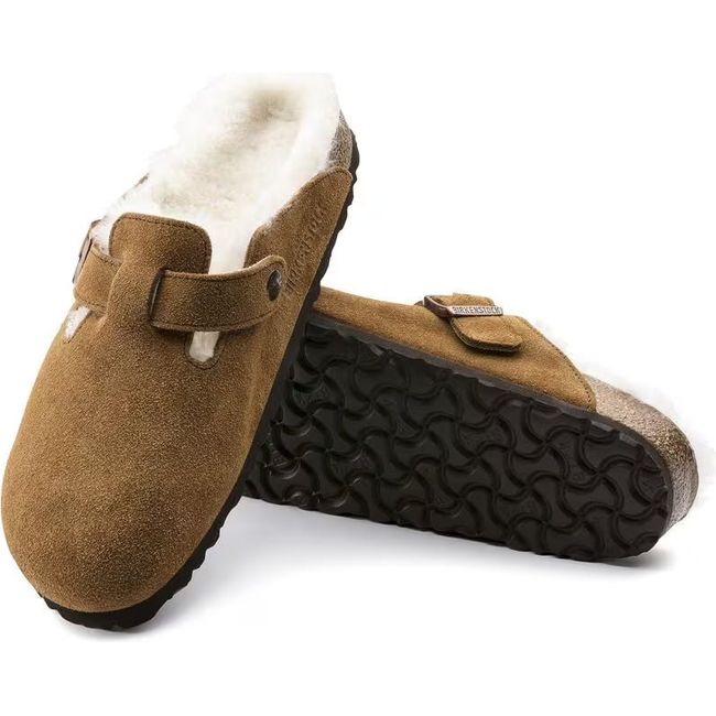 Upper and sole of Birkenstock Unisex Boston Shearling Clogs in Mink suede
