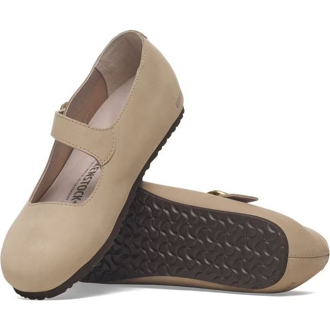Upper and sole of Birkenstock Women&#39;s Tracy Nubuck Mary Jane Shoes in sandcastle beige
