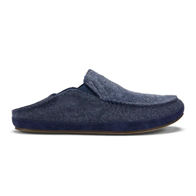 Lateral side of a Men's Mood Indigo Olukai Moloa Hulu Slipper with signature Drop in Heel down