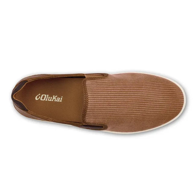 Top down view of Men's Olukai Laeahi Kapa slip on shoe in brown with a white sole