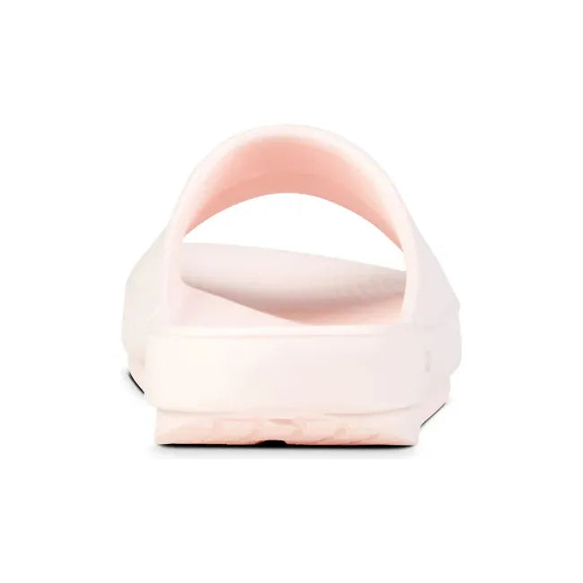 Heel of Unisex OOfos OOahh Slide Sandal in Blush Pink