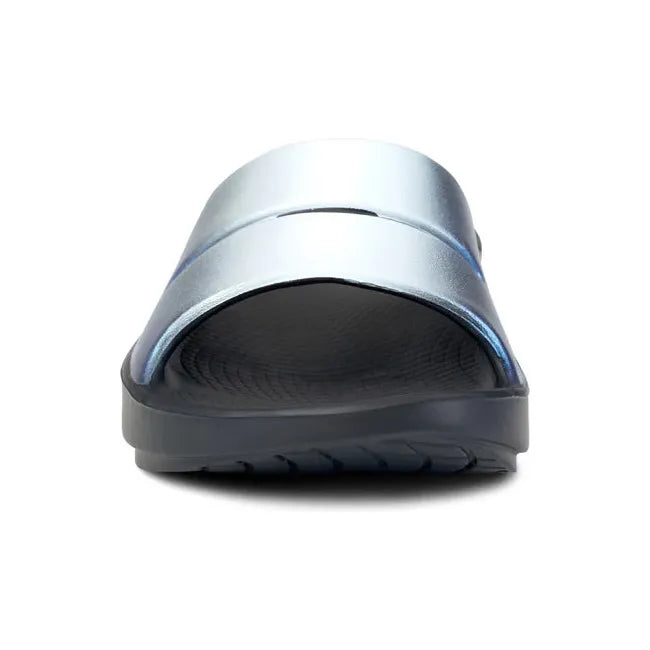 Front of Women's OOfos OOahh Luxe Slide Sandal in Frost silver and blue
