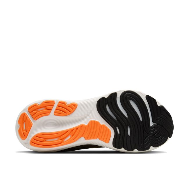 Sole of Brooks Men’s Glycerin 22 supportive running shoe in green upper with plush cushioning.
