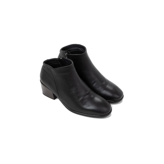 Pair of Naot Women&