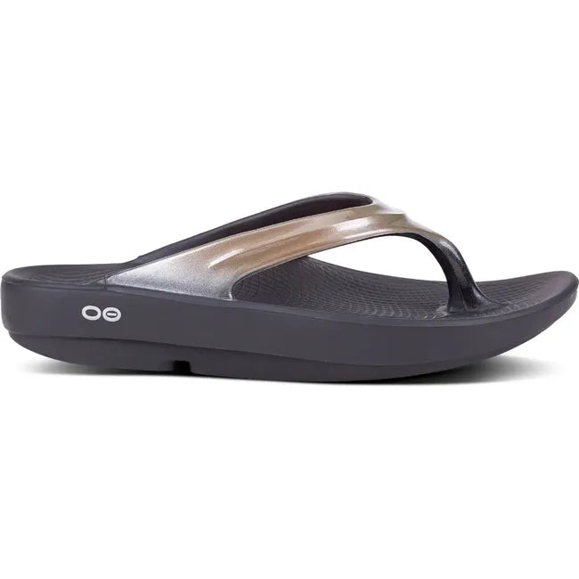 Lateral side of Women's OOfos OOlala Luxe Sandal in Latte Tan