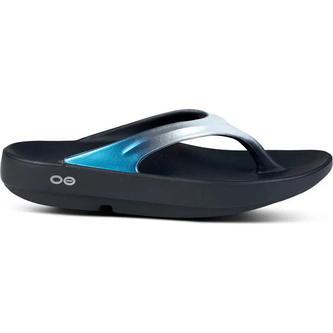 Lateral side of Women's OOfos OOlala Luxe Sandal in Frost Silver and Blue