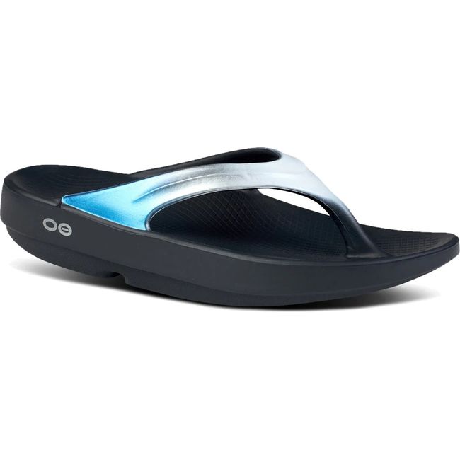 Front angled view of Women's OOfos OOlala Luxe Sandal in Frost Silver and Blue