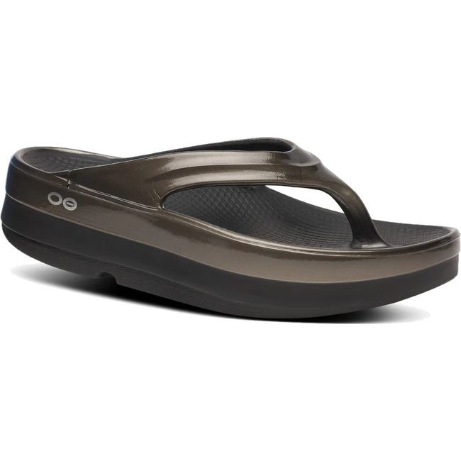 Front angled view of Women's OOfos OOmega Oolala Stacked Sandal in Black Titanium Mirror