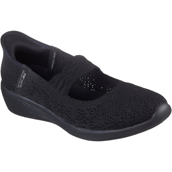 Three-quarter view of Skechers Women&