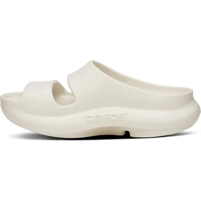 Medial side of Women's OOfos OOyea Slide Sandal in Chalk off white