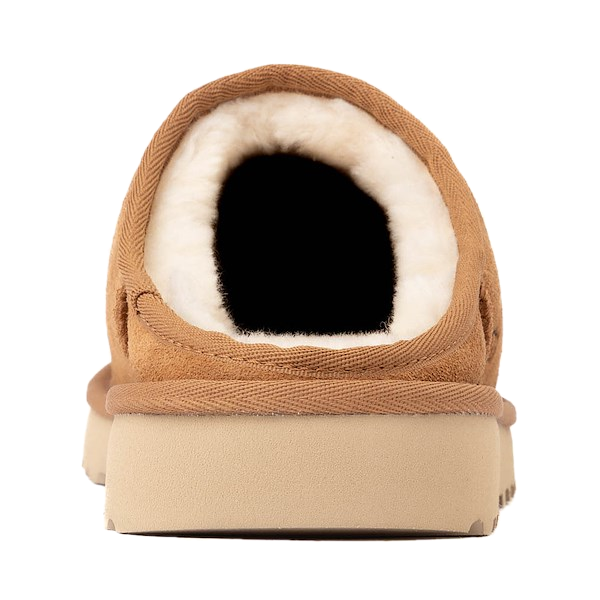 Heel of UGG Men's Classic Slip-On in Chestnut Brown