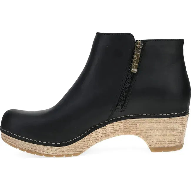 Dansko Women's Lizanne Bootie Black Oiled Pull Up 2217021400