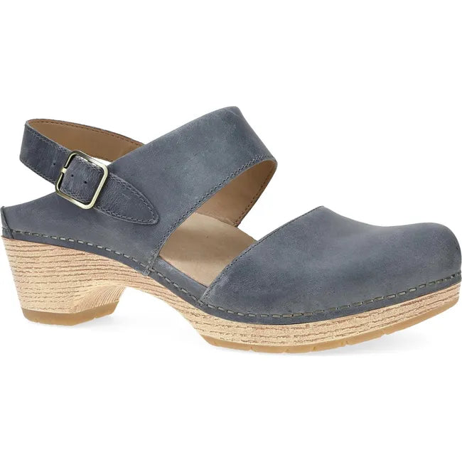 Front angled view of Women&