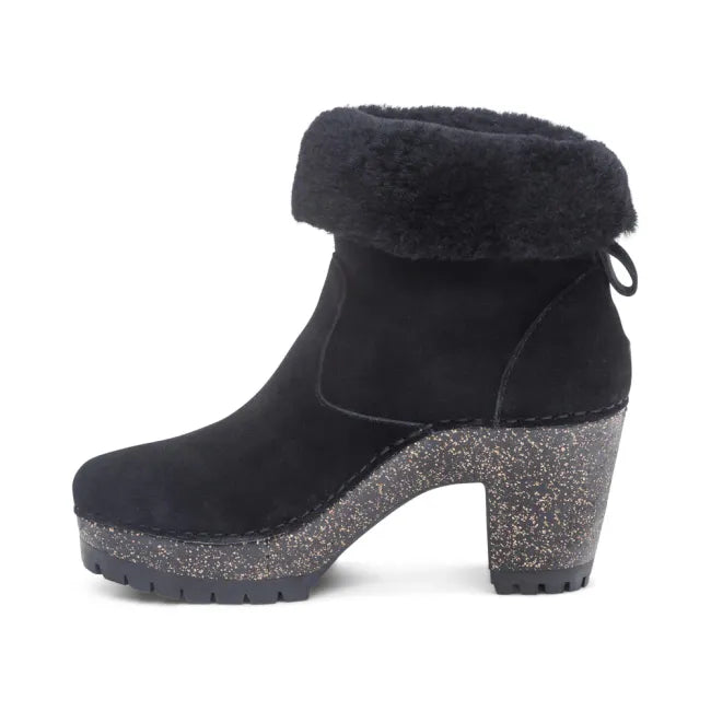 Medial side of Aetrex Women&