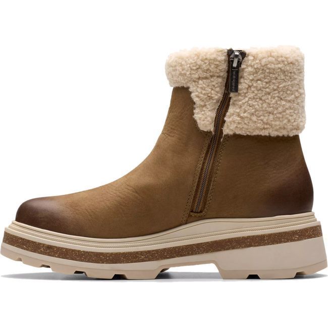 Clarks Women&#39;s Hencroft Madi Waterproof Boot