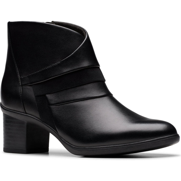Front angled view of Women&