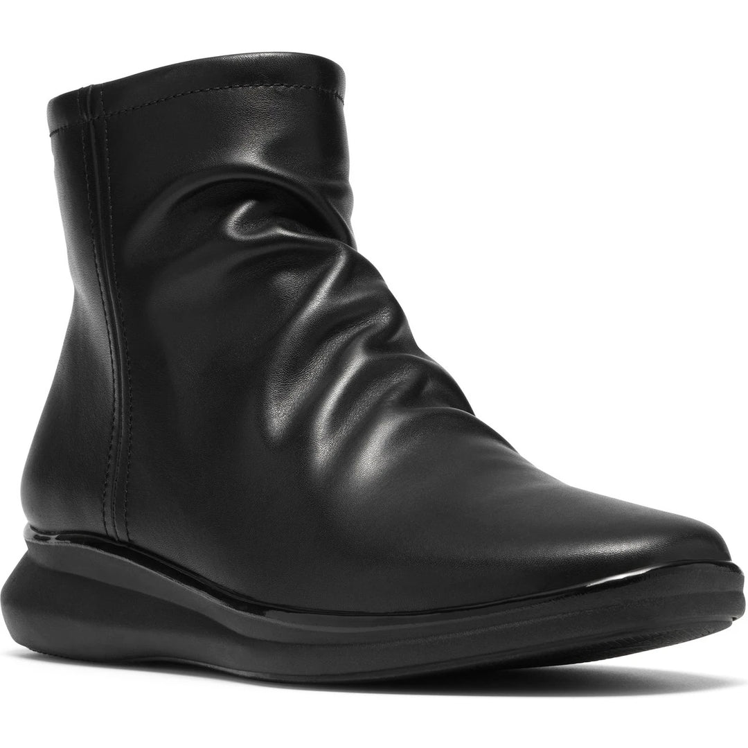 Front angled view of Women&