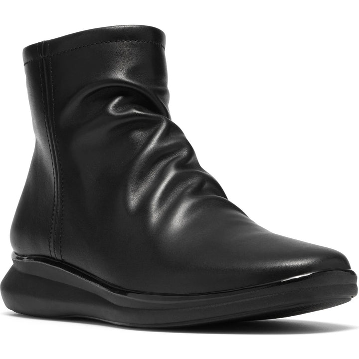 Front angled view of Women&