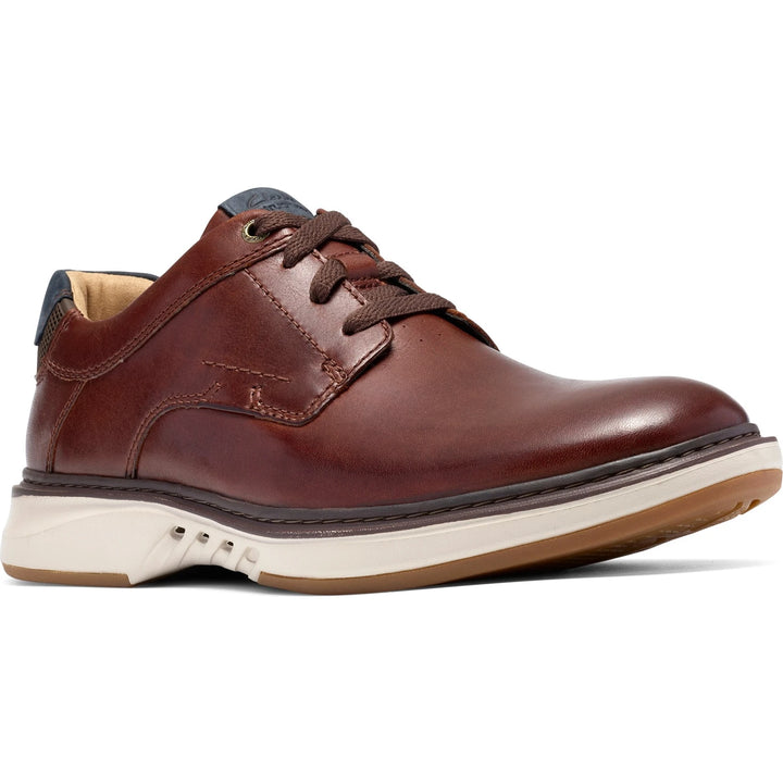 Front angled view of Men&