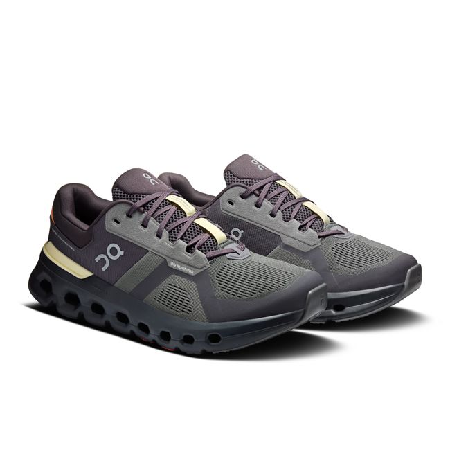 Pair of On Running Men&