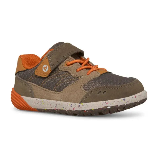 Front angled view of Merrell Kids' Bare Steps A83 Sneaker in Gunsmoke Taupe