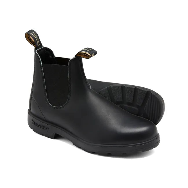 Pair of Unisex Blundstone Original 510 Chelsea Boot in black leather showing upper and sole