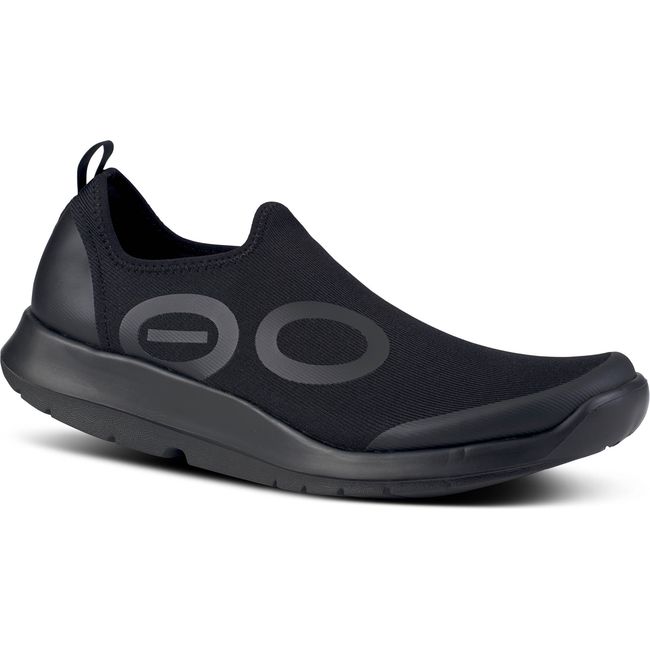 Front angled view of laceless Men's OOFOS OOmg Sport in all black