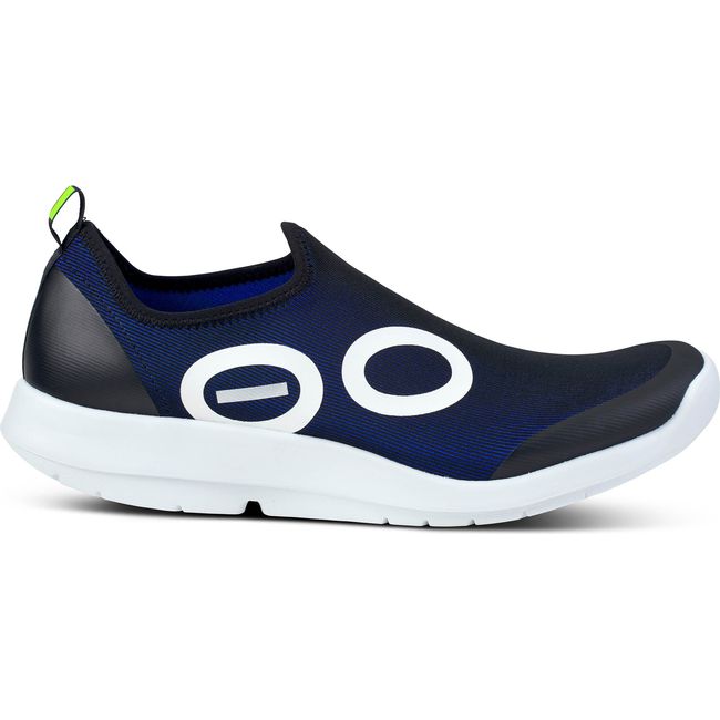 Lateral side of Men&#39;s OOFOS OOmg Sport in navy mesh with a white sole