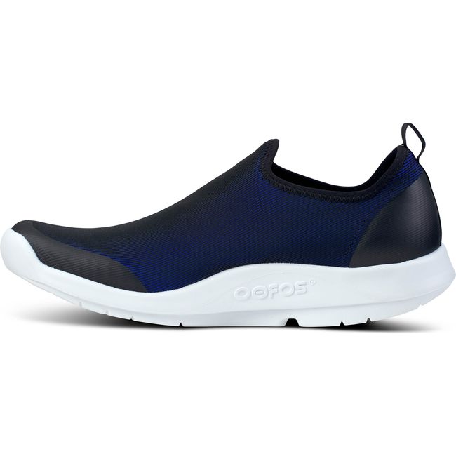 Medial side of Men&#39;s OOFOS OOmg Sport in navy mesh with a white sole