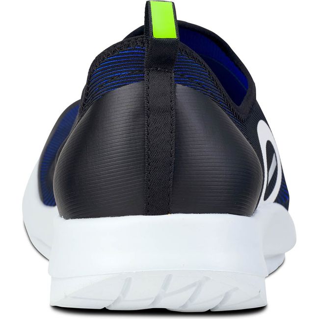 Heel of Men&#39;s OOFOS OOmg Sport in navy mesh with a white sole