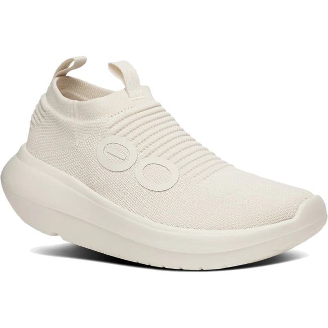 Front angled view of Men's OOfos OOmy Zen Sneaker in Chalk off white