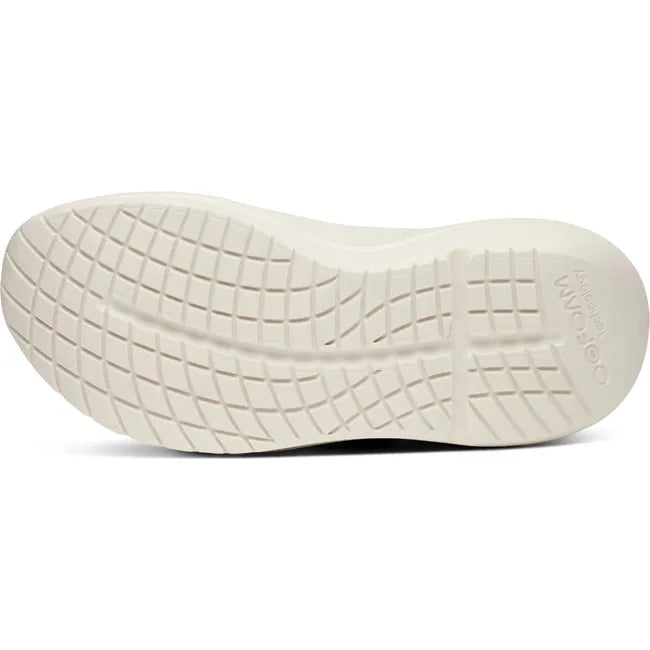 White sole of Men&#39;s OOfos OOmy Zen Sneaker in Black and Chalk white