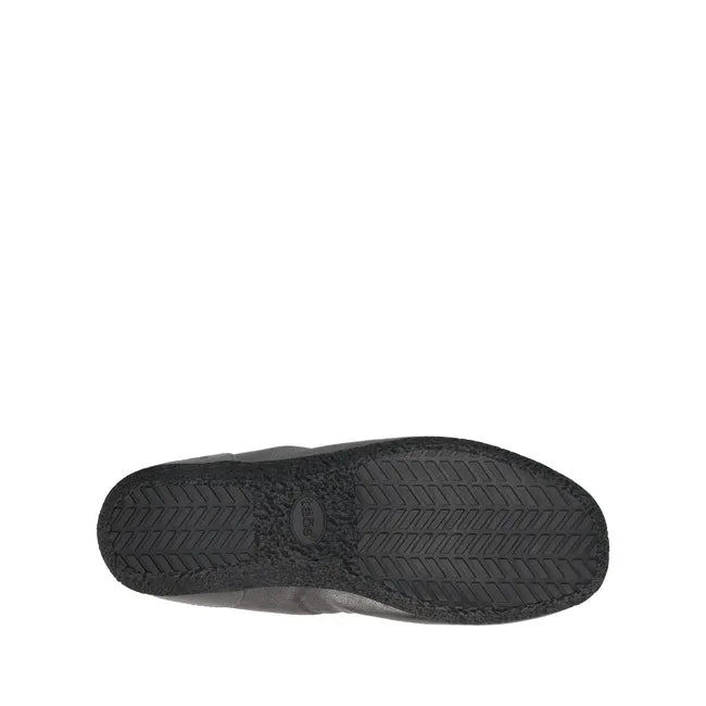 Sole of Women&#39;s Taos Flat Chit Chat in pewter silver leather with black rubber tread