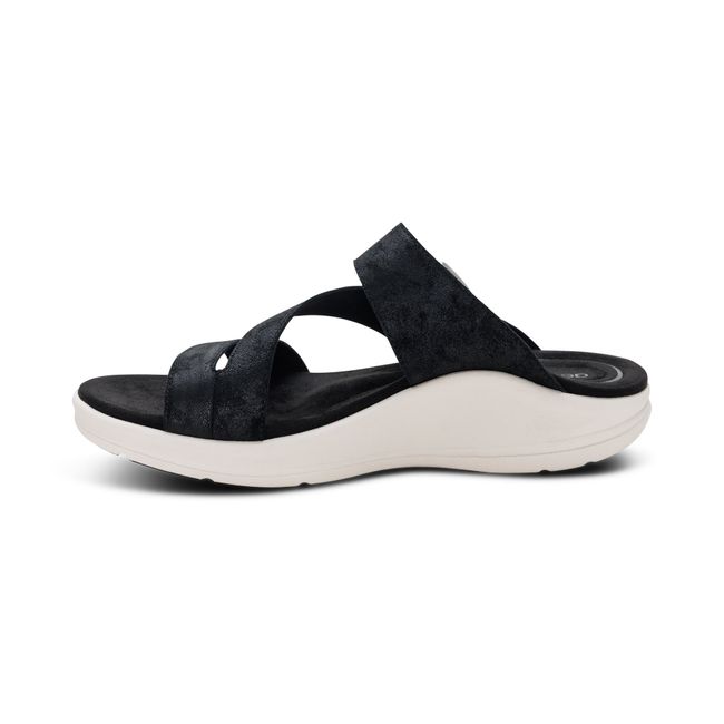 Medial profile of Aetrex Women&