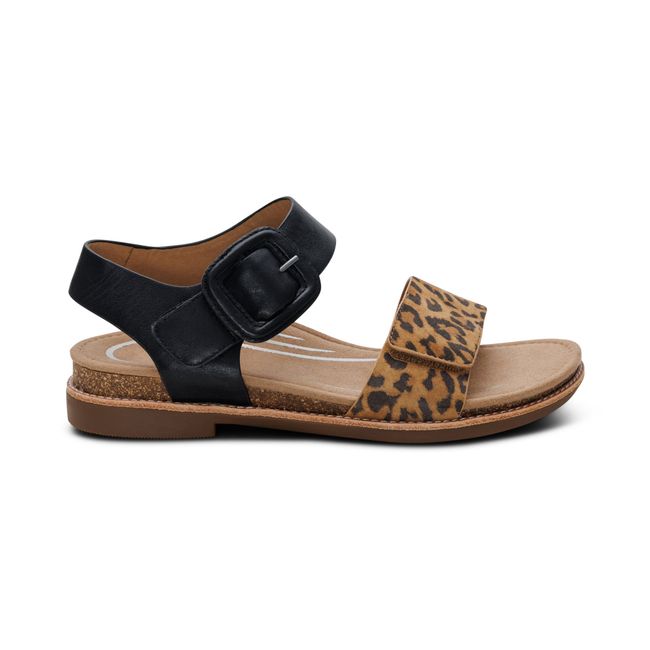 Lateral profile of Aetrex Women&