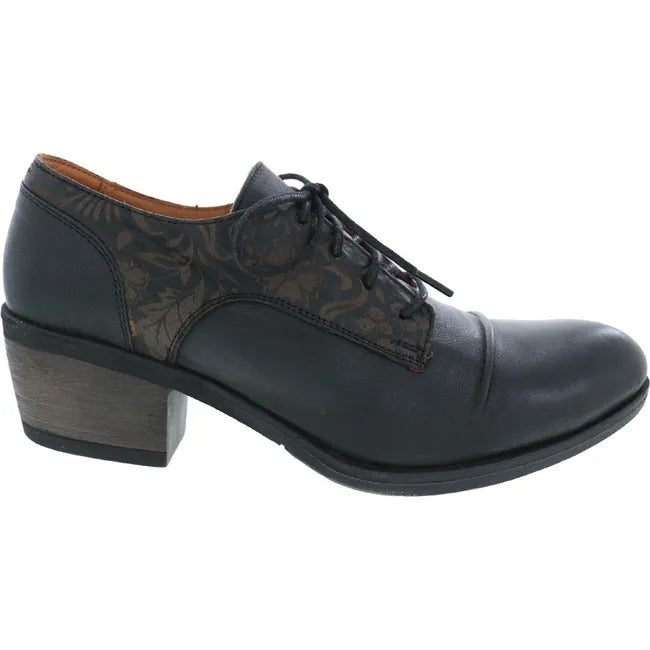Lateral side of the Biza Valor Women's Oxford Shoein black leather with lace up closure