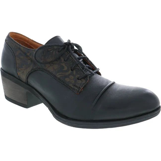 Front angled view of the Biza Valor Women's Oxford Shoein black leather with lace up closure