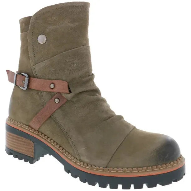 Front angled view of Women&