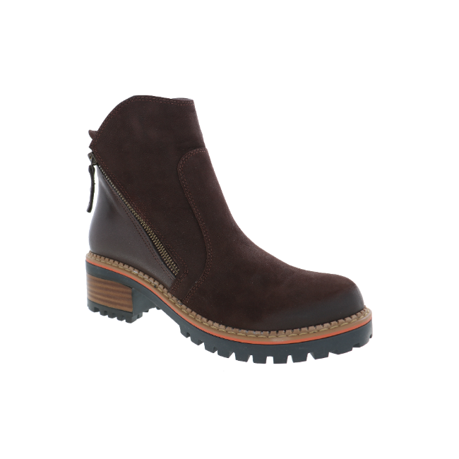 Front angled view of Women&