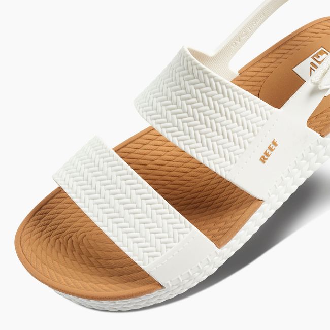 Close up of the front straps of Women&