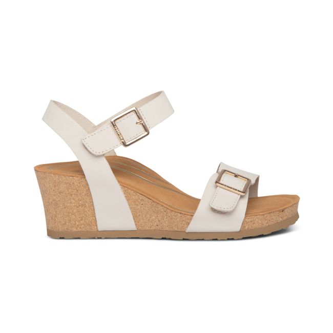 Lateral profile of Aetrex Women&