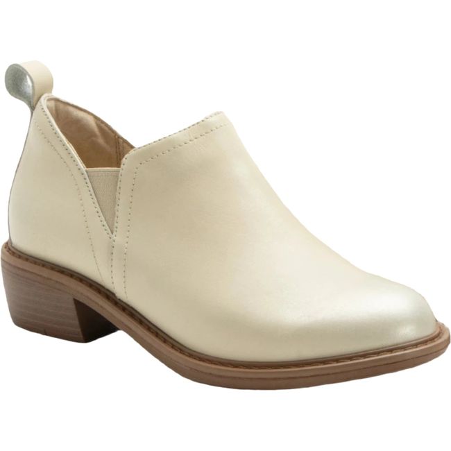 Front angled view of Women&
