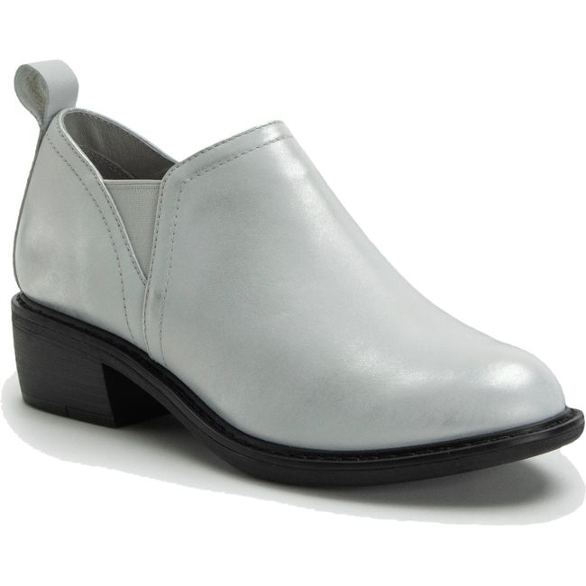 Front angled view of Women&