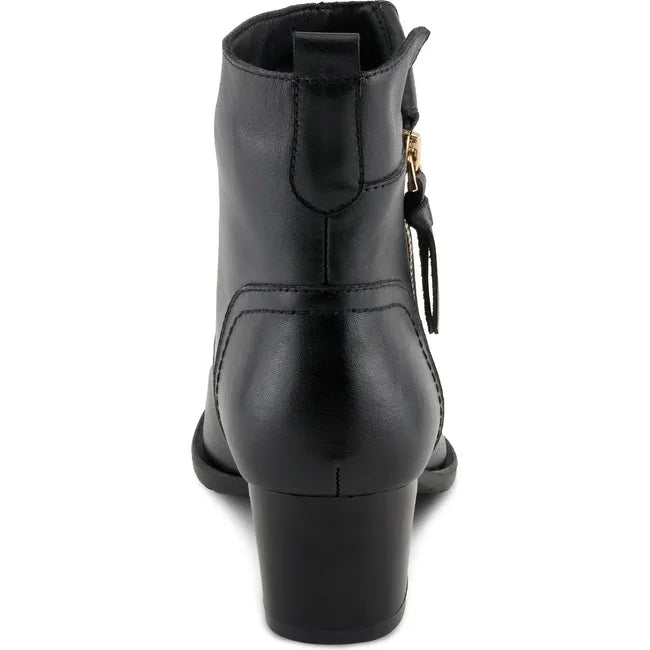 Heel of Women's Spring Step Nazca Boot in black leather with side zipper and block heel