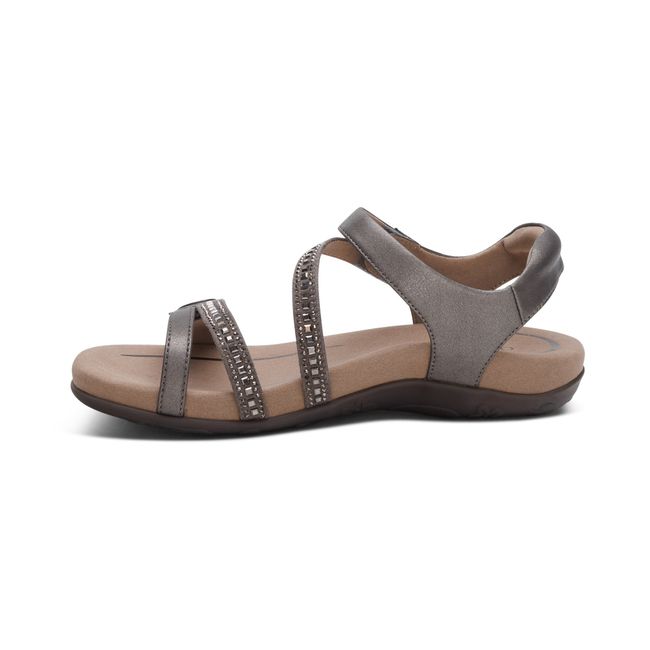 Medial profile of Aetrex Women&