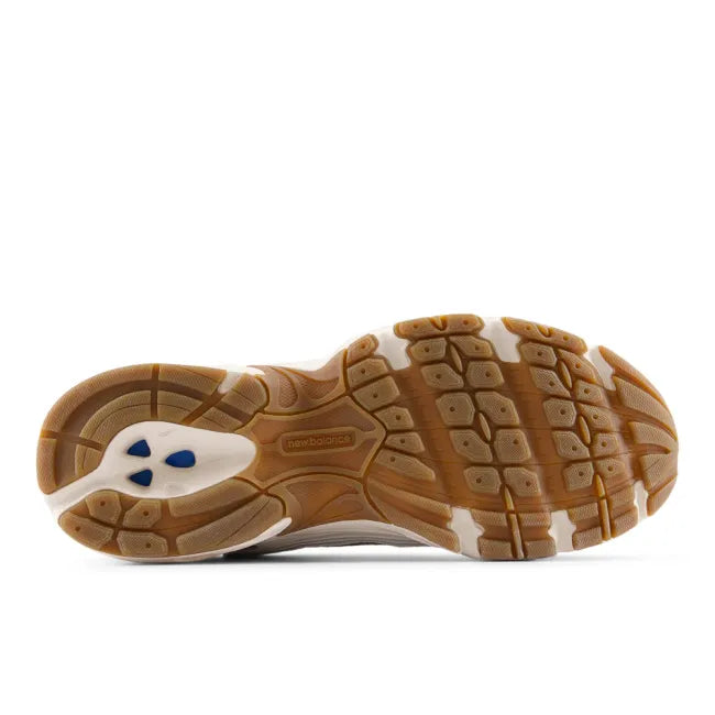 Sole of New Balance Unisex 530 Lifestyle Shoe in Bisque Earth Shadow Pink with tan tread