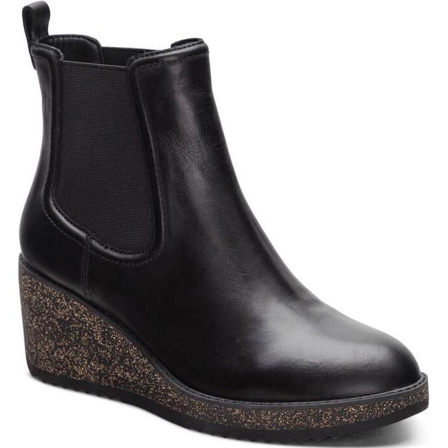 Lateral angled view of Women&